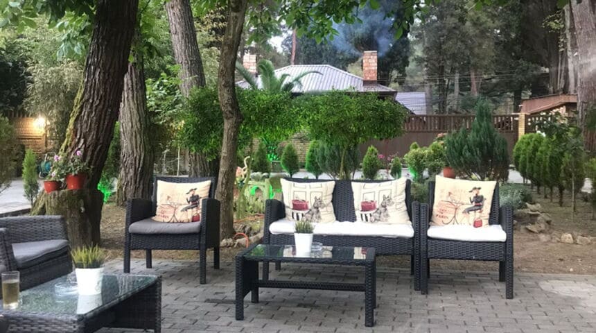 Отель Дуглас в Пицунде, вид на сидения.jpg