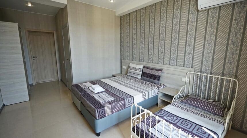 Гсотевой дом Валенсия в Лазаревском-выход из номера.jpg