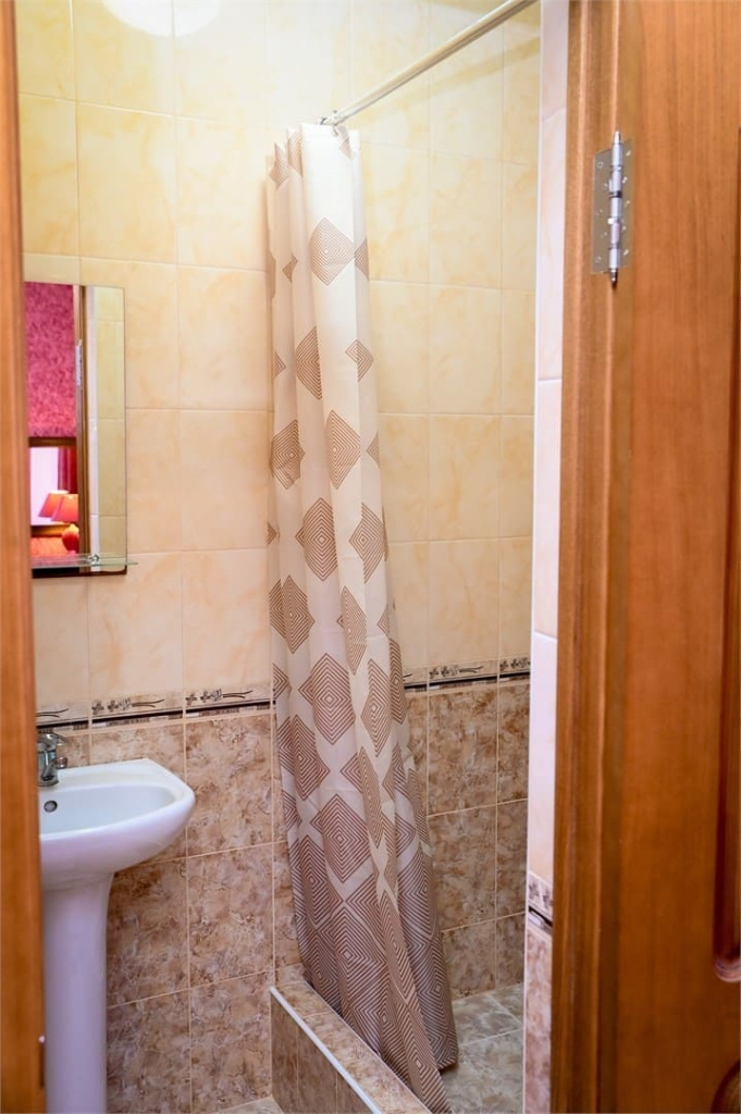 Госетвой дом на Ялтинской- санузел.jpg Госетвой дом на Ялтинской- санузел.jpg